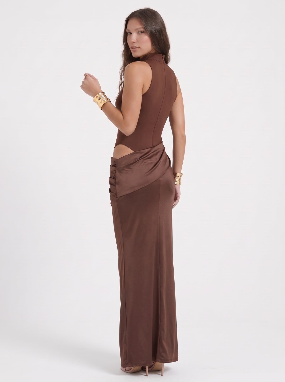 ROBE LONGUE AJUSTÉE À COL MONTANT