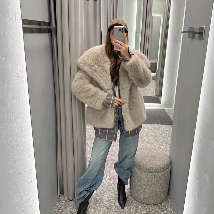 VESTE COURTE EFFET FOURRURE À GRAND COL