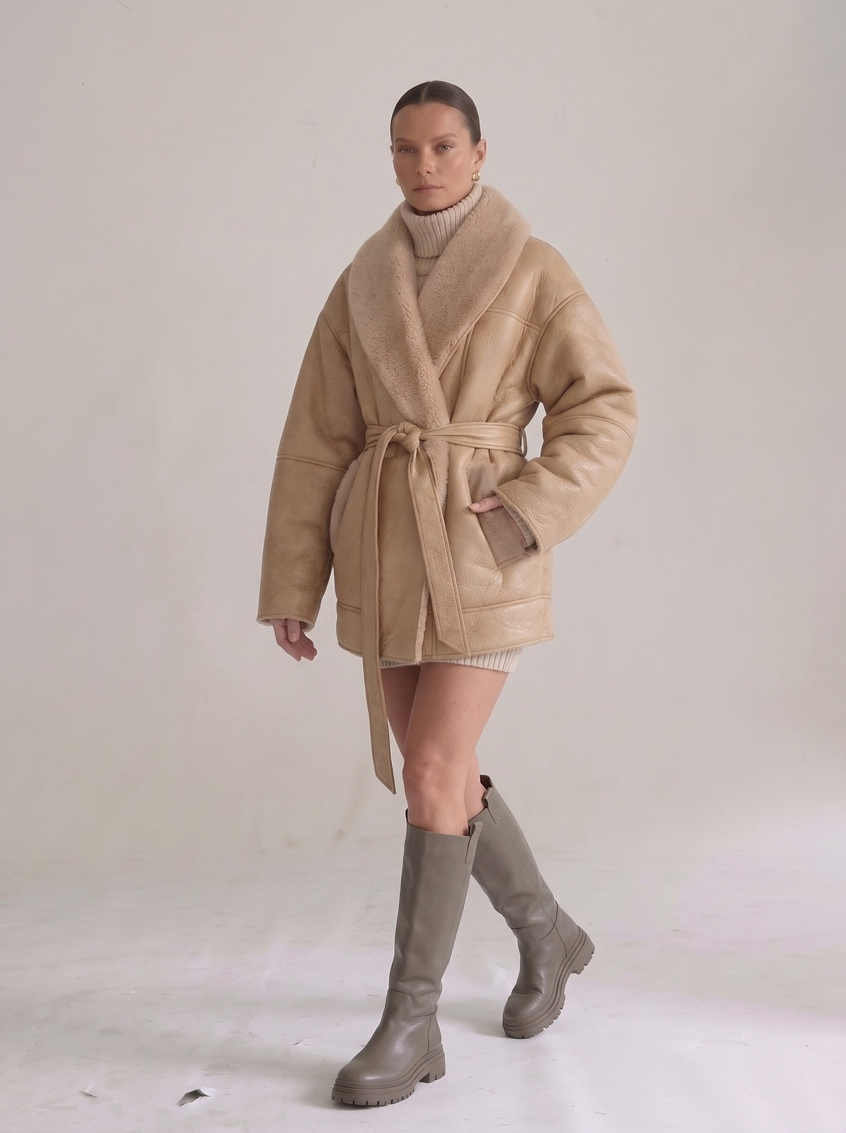 VESTE CEINTURÉE À COL EFFET FOURRURE