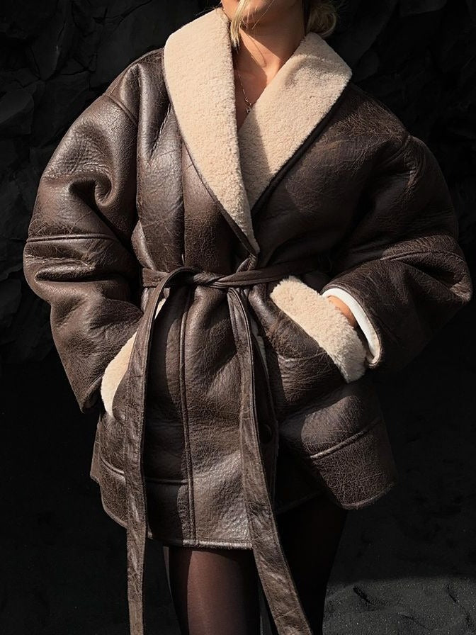 VESTE CEINTURÉE À COL EFFET FOURRURE