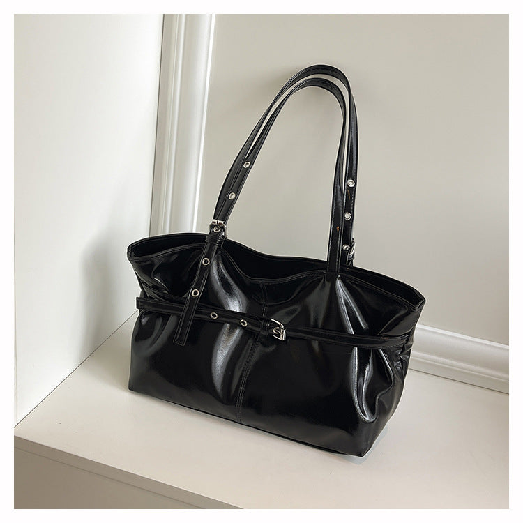 SAC PORTÉ ÉPAULE À BOUCLES EFFET CUIR BRILLANT