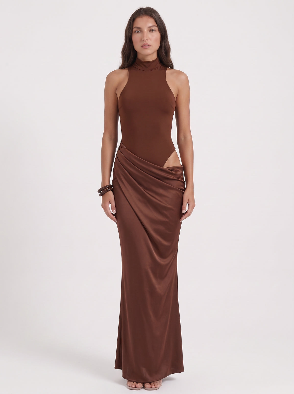 ROBE LONGUE AJUSTÉE À COL MONTANT