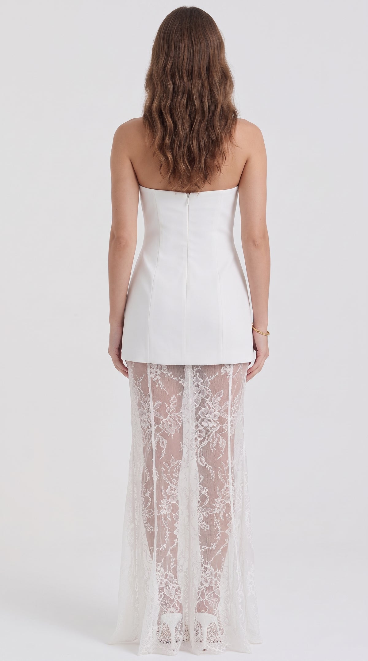 ROBE LONGUE SANS BRETELLES À BAS EN DENTELLE