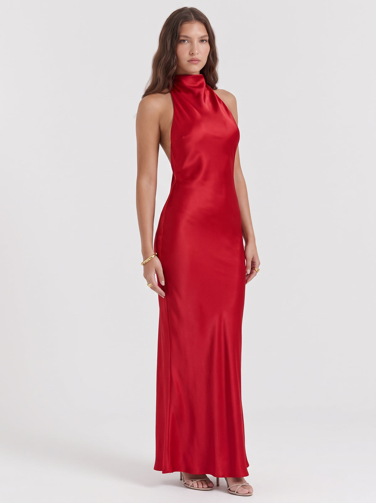 ROBE LONGUE EN SATIN À COL MONTANT ET DOS NU