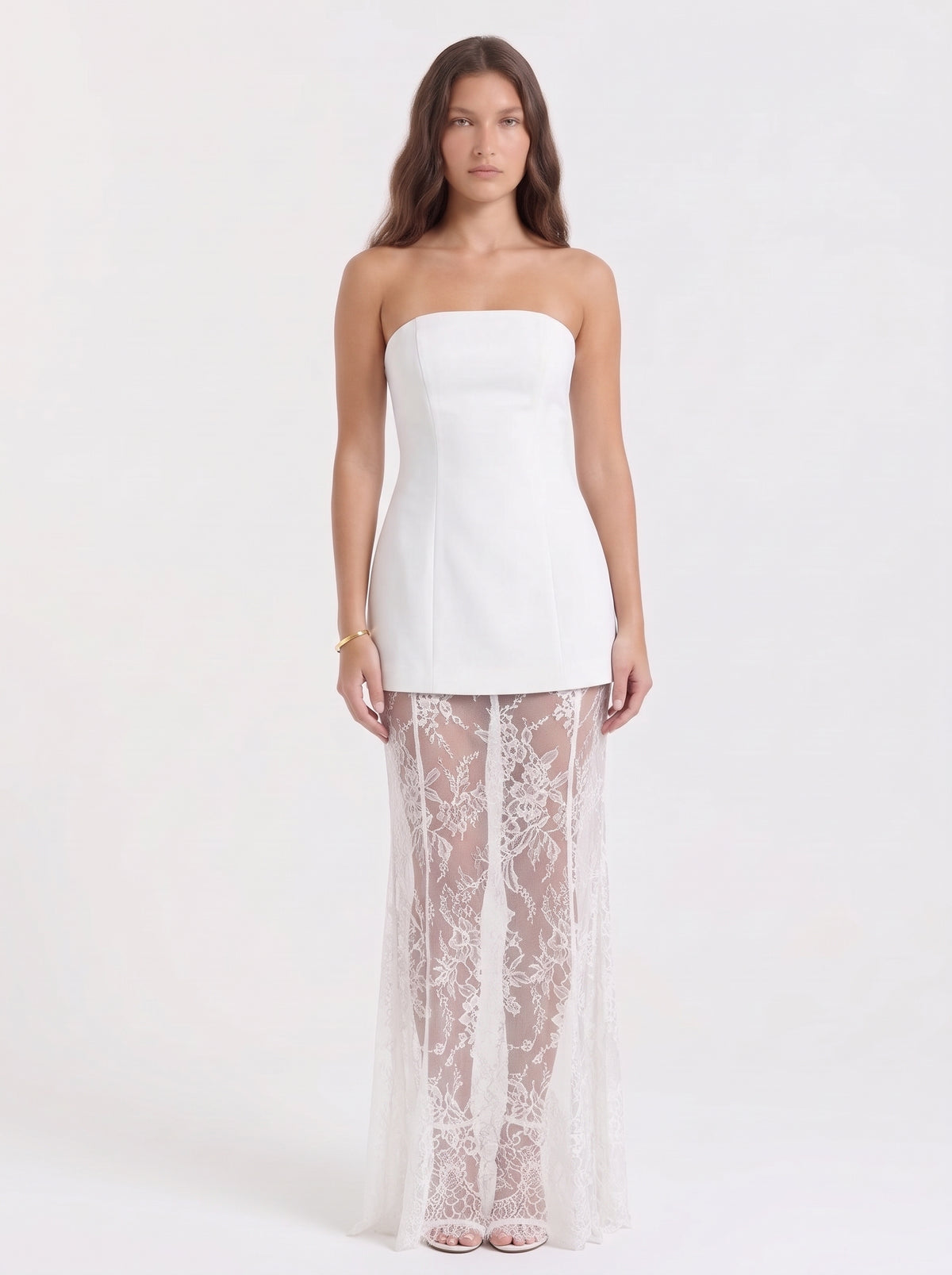 ROBE LONGUE SANS BRETELLES À BAS EN DENTELLE