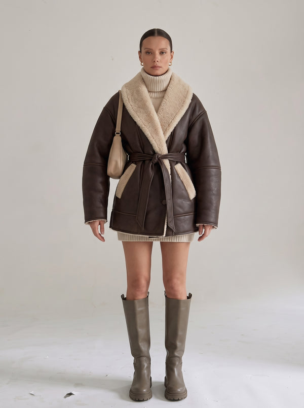 VESTE CEINTURÉE À COL EFFET FOURRURE
